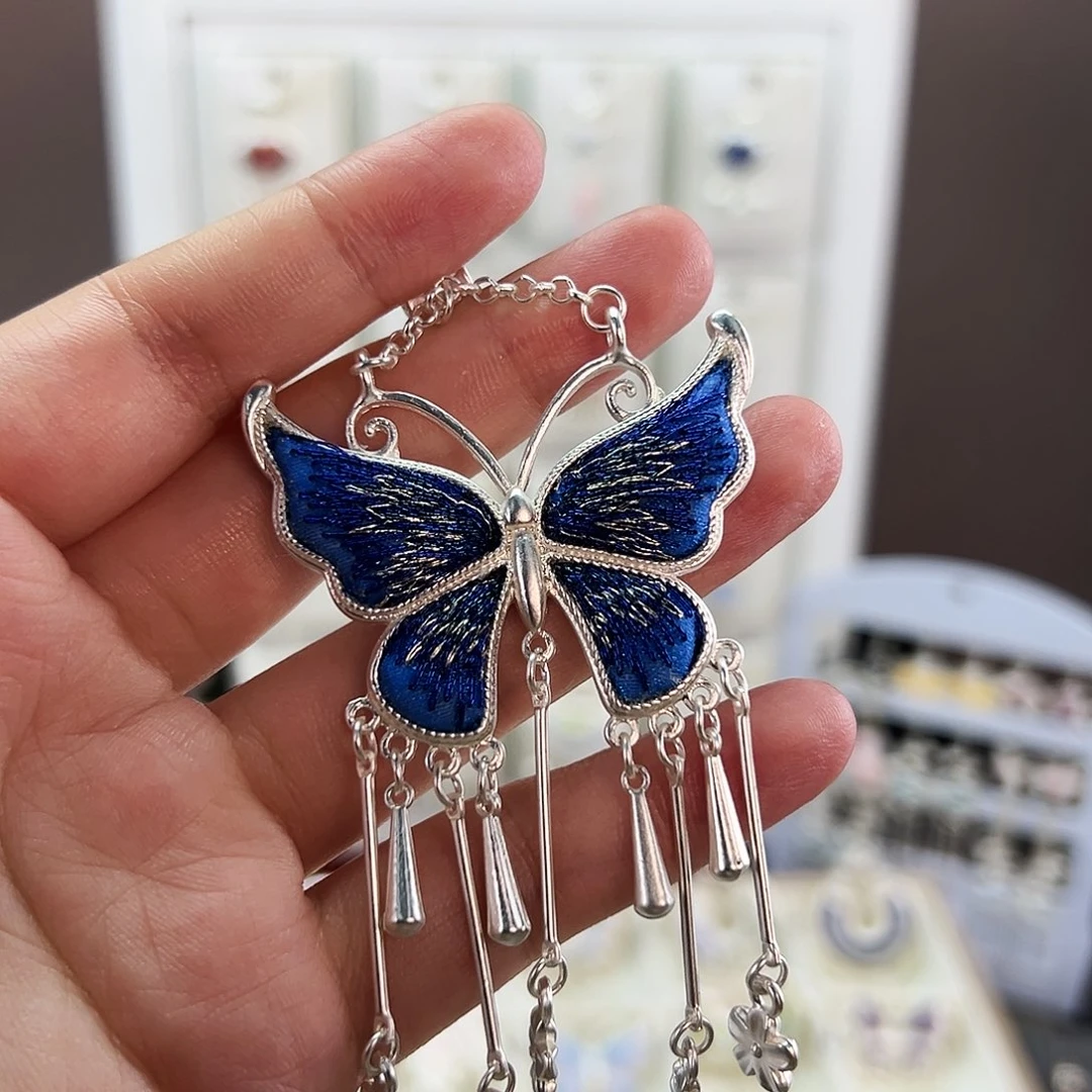 布艺合金蝴蝶吊坠