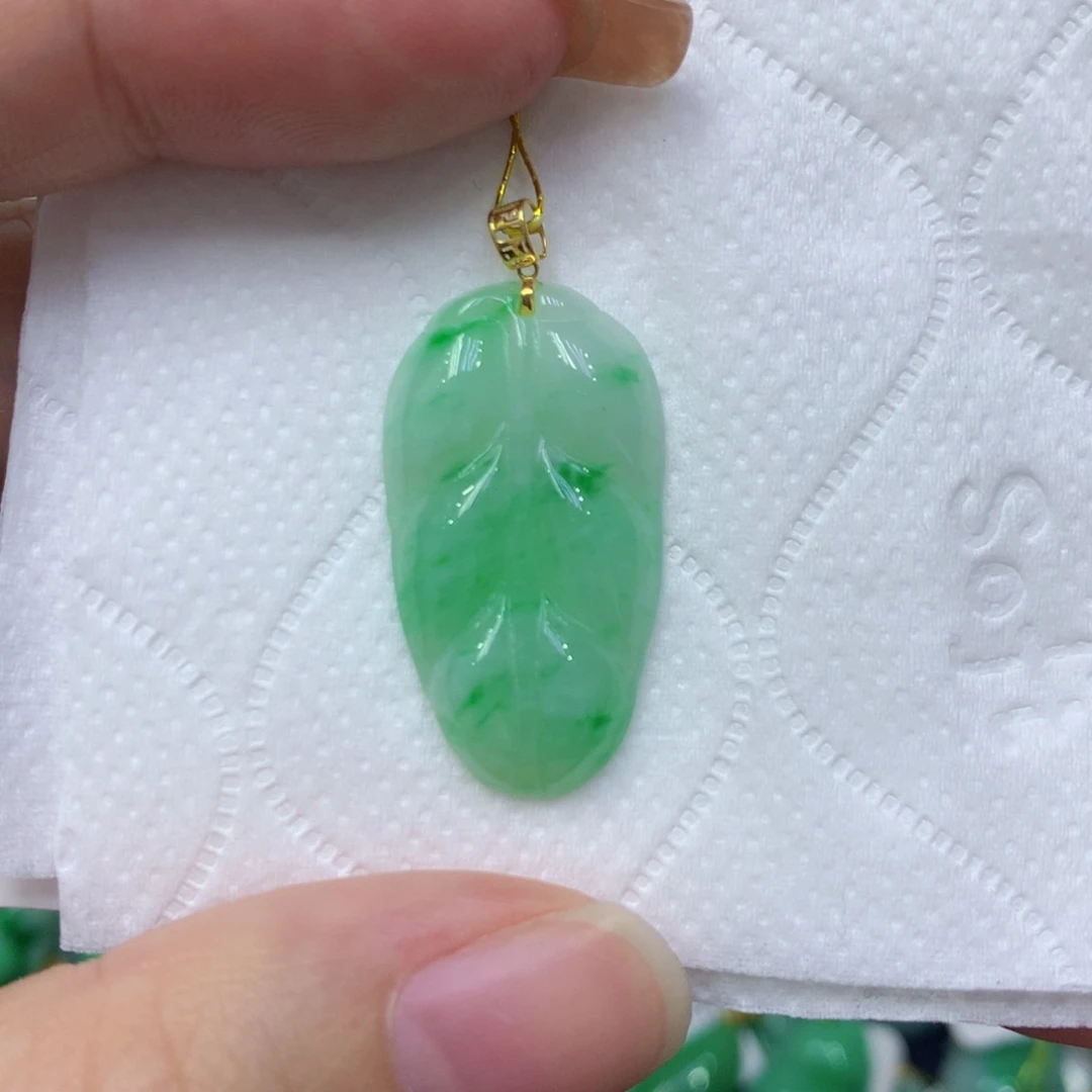 颈饰18K金镶嵌翡翠