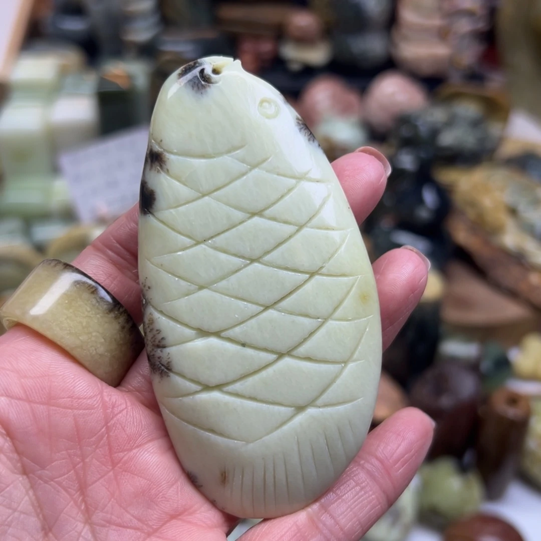 岫玉未镶嵌颈饰辽阳水草大鱼手玩