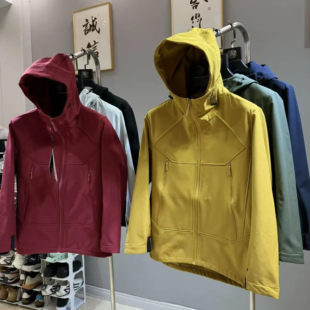 迪家同款男士春秋户外机能防水防风连帽休闲软壳冲锋衣 外套上衣
