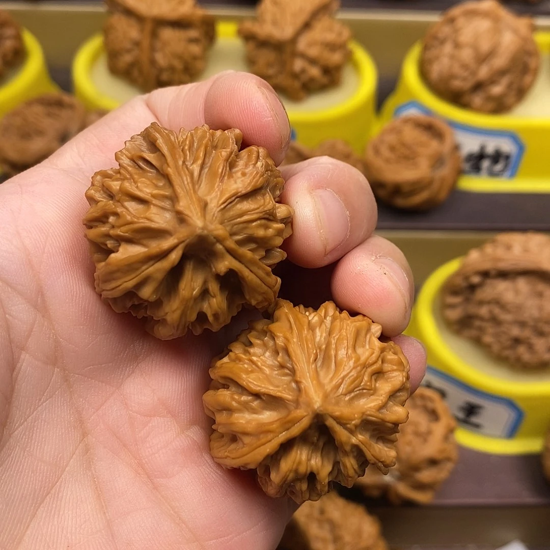 文玩核桃吊坠三棱