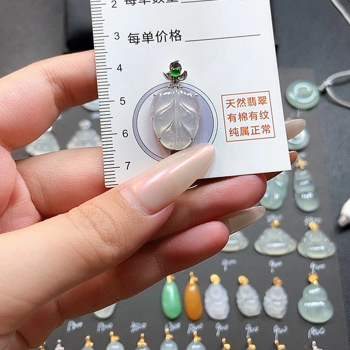 翡翠18K金镶嵌颈饰缅料a货翡翠