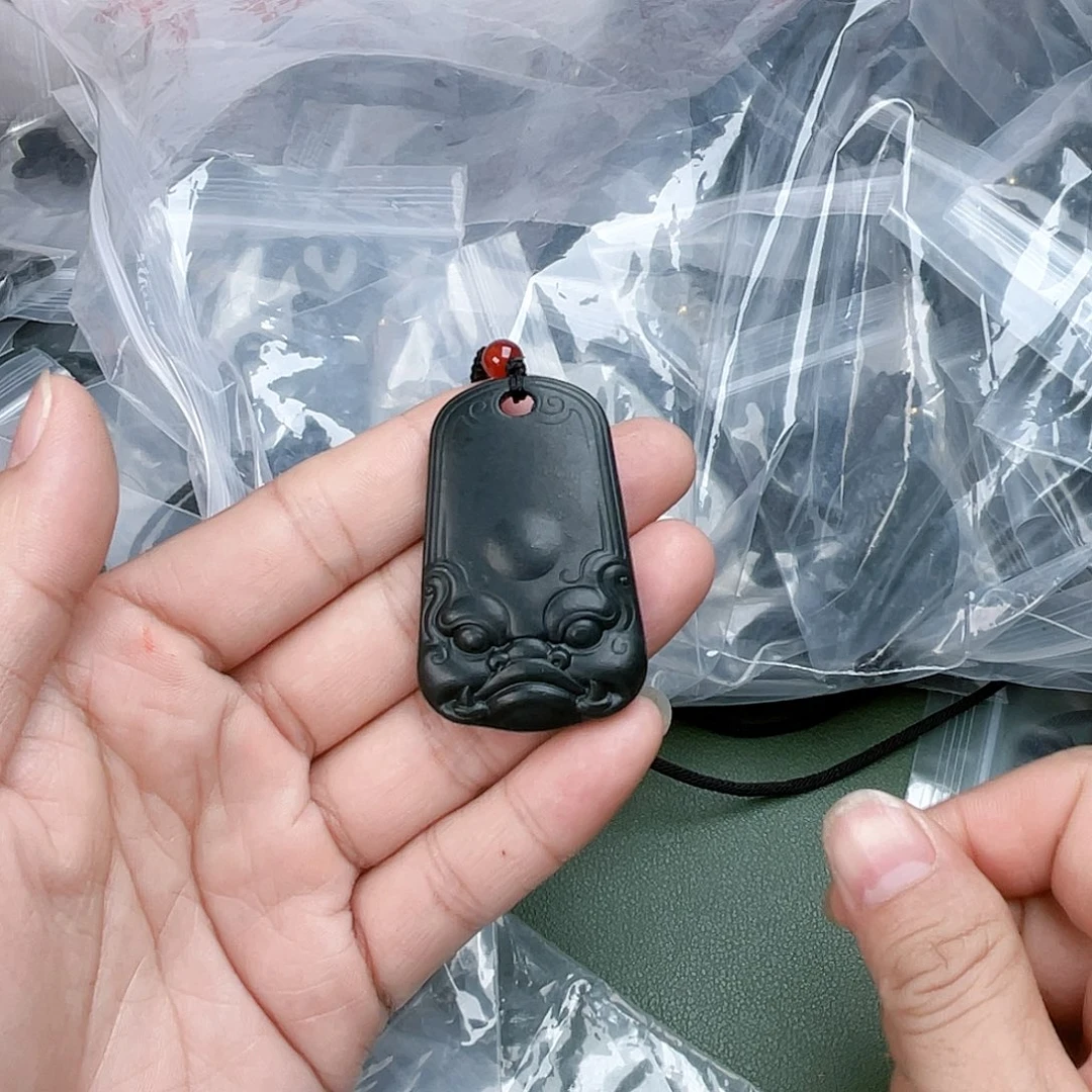爱***包和田玉未镶嵌手镯