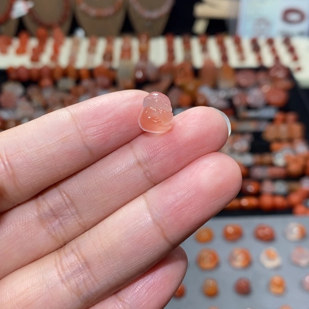 南红玛瑙冰飘未镶嵌爱心兔