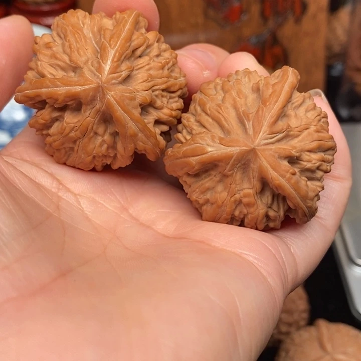 橙***白吊坠文玩核桃文山