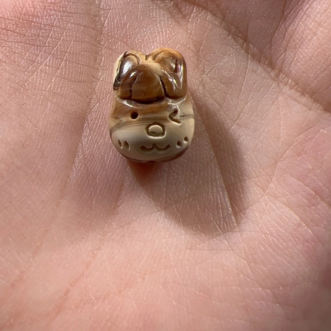 琥珀未镶嵌珠宝奇石咖沁瓷白兔头