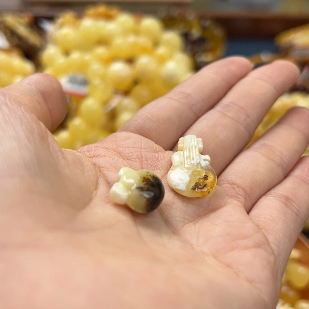 未镶嵌琥珀珠宝奇石