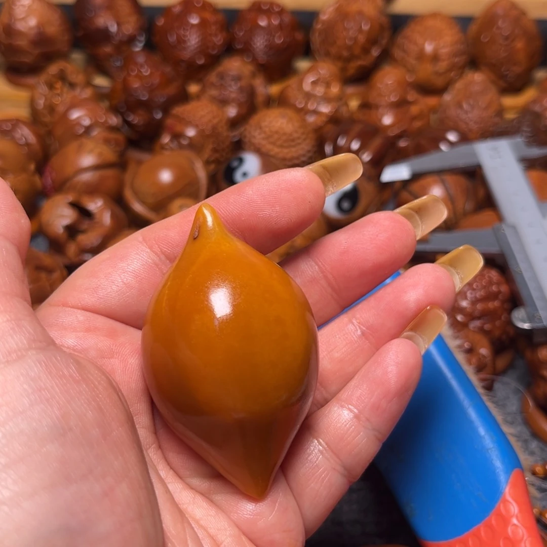 一***天橄榄核吊坠纯手工一面黄