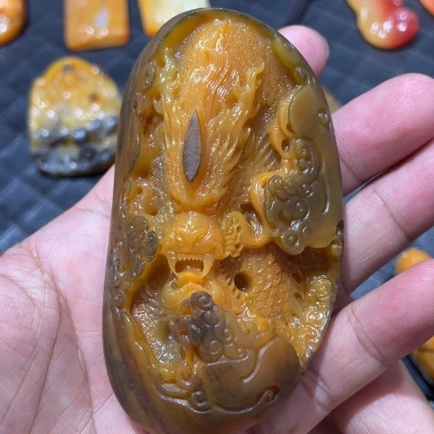 【闪购商品】未镶嵌石英质玉（黄龙玉）颈饰