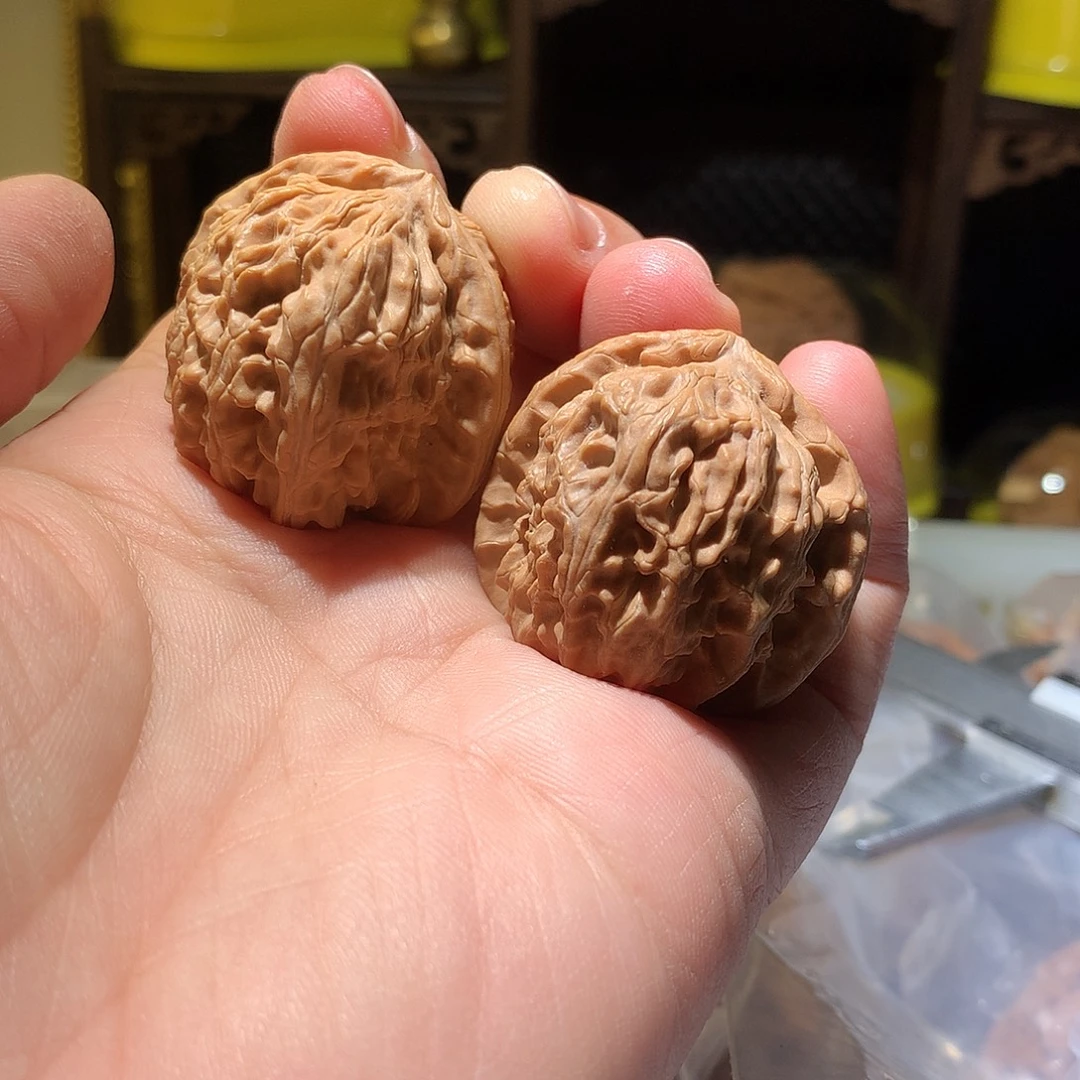 文玩核桃吊坠白狮子