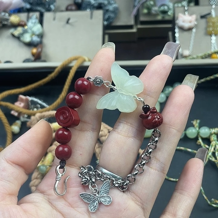 萱***.合金蛇纹石玉颈饰