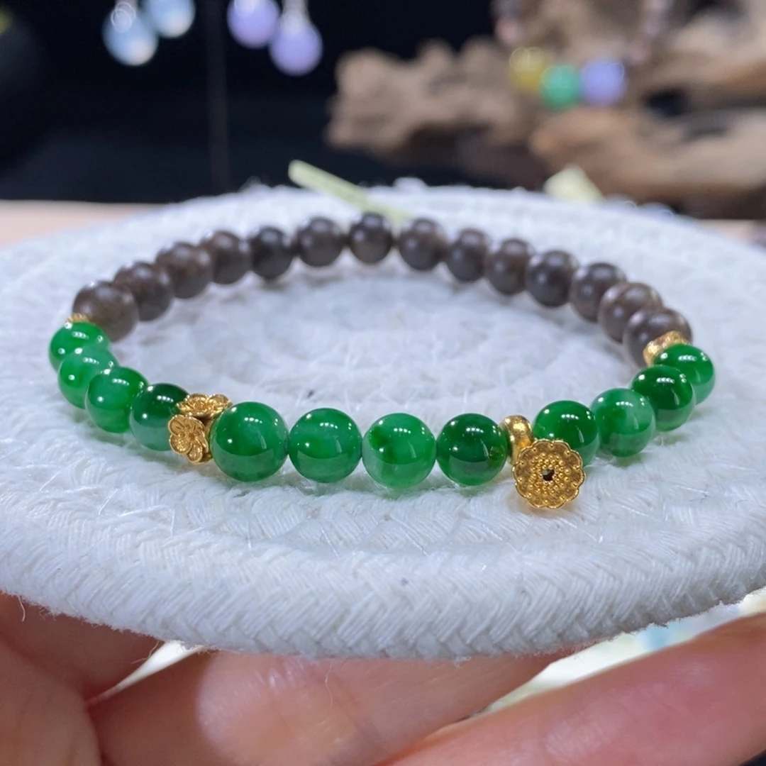 翡翠18K金镶嵌颈饰辣绿串