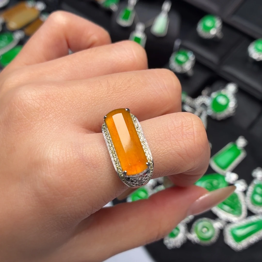 翡翠18K金镶嵌戒指016马鞍