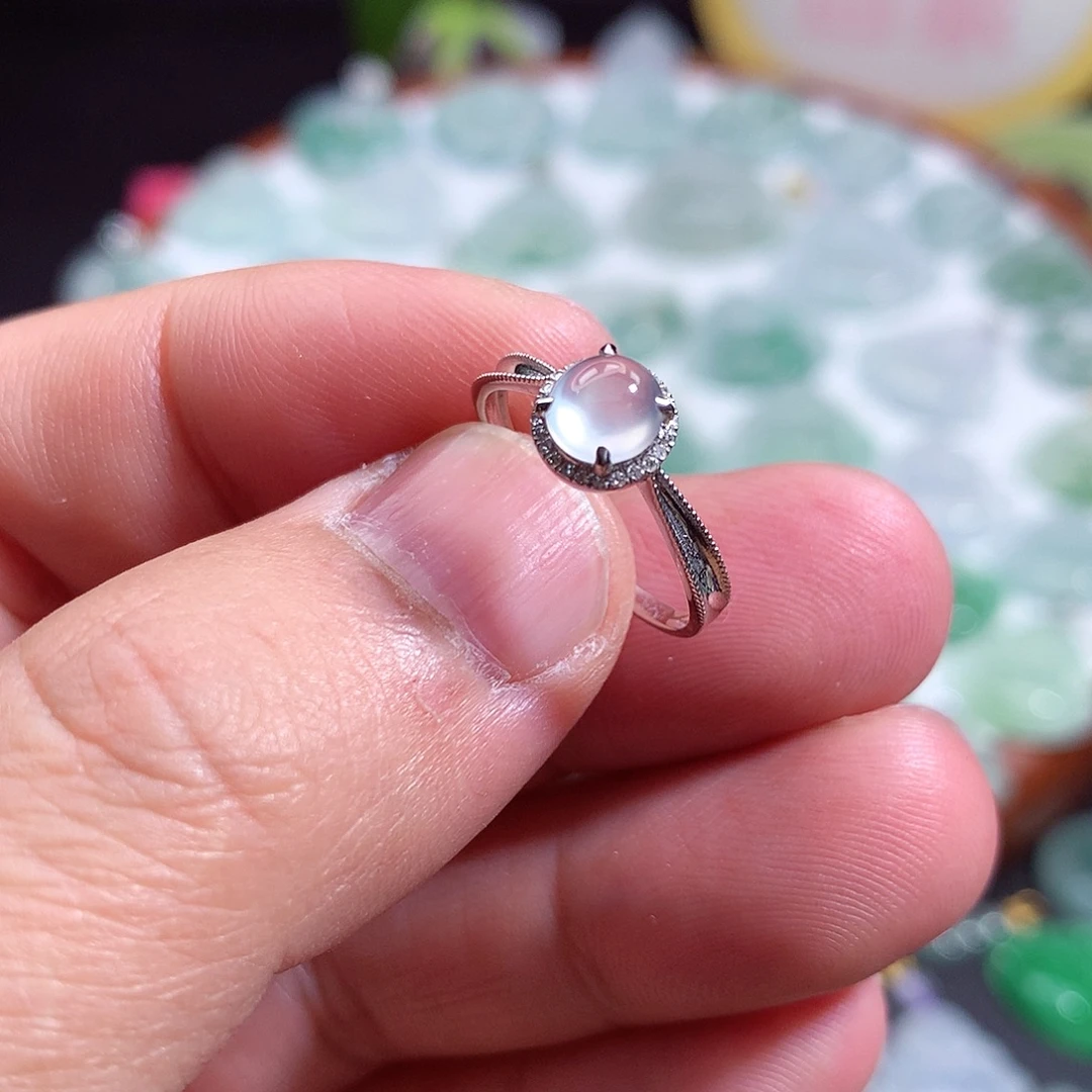 翡翠未镶嵌颈饰白冰蛋面戒指