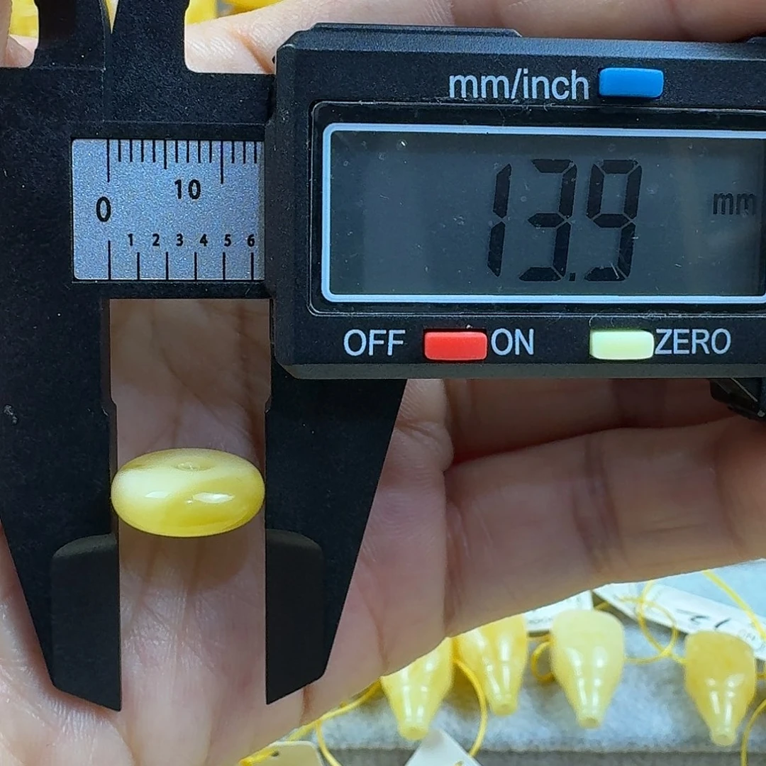 蜜蜡未镶嵌裸石25
