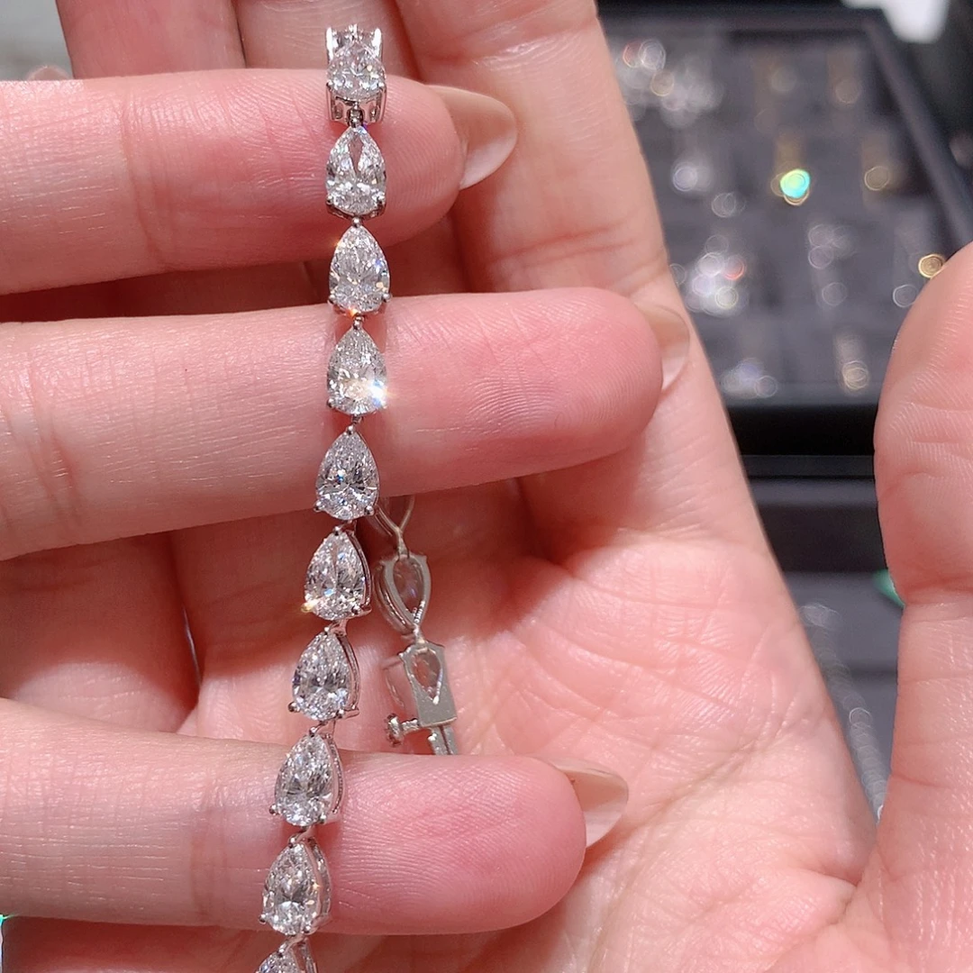 ****18K金镶嵌合成钻石16cm