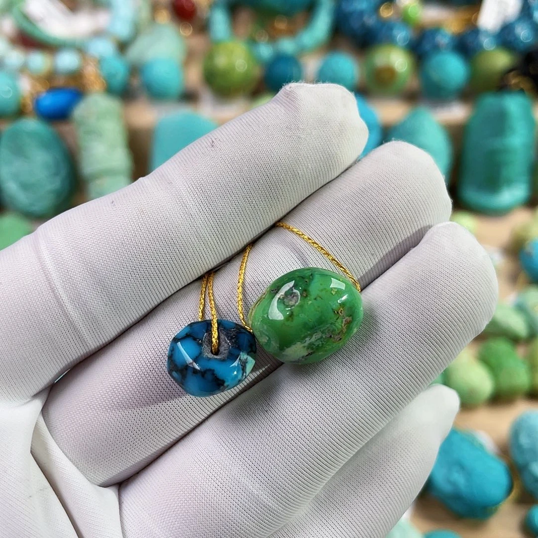 ****儿绿松石未镶嵌珠宝奇石