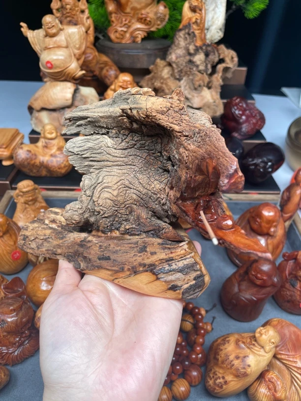 太行崖柏随形纯手工雕刻意境摆件黑油渔翁21*13cm（含底座）