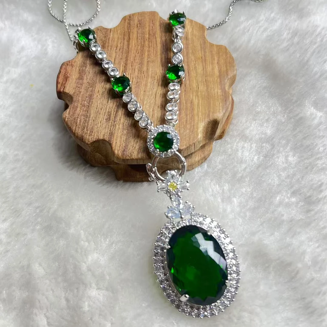 Y典藏品  绿晚宴时尚项链美观大气美轮美奂尽显魅力