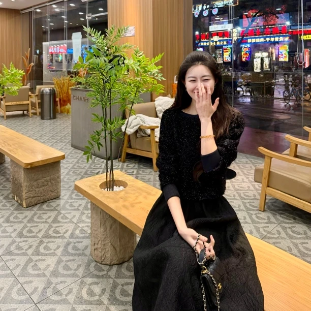 GIRDEAR/哥弟「黑天鹅」优雅显瘦时尚金银丝星河细闪长袖上衣130103