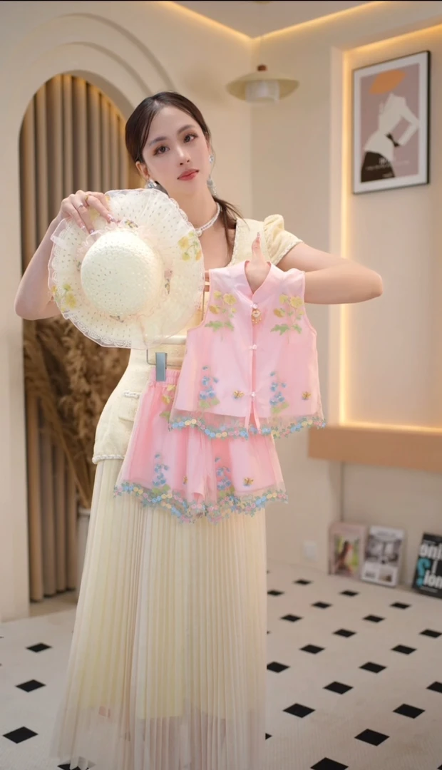 【佳琪妈】2025年夏古风中式粉色湘绣勾花套装-7035#