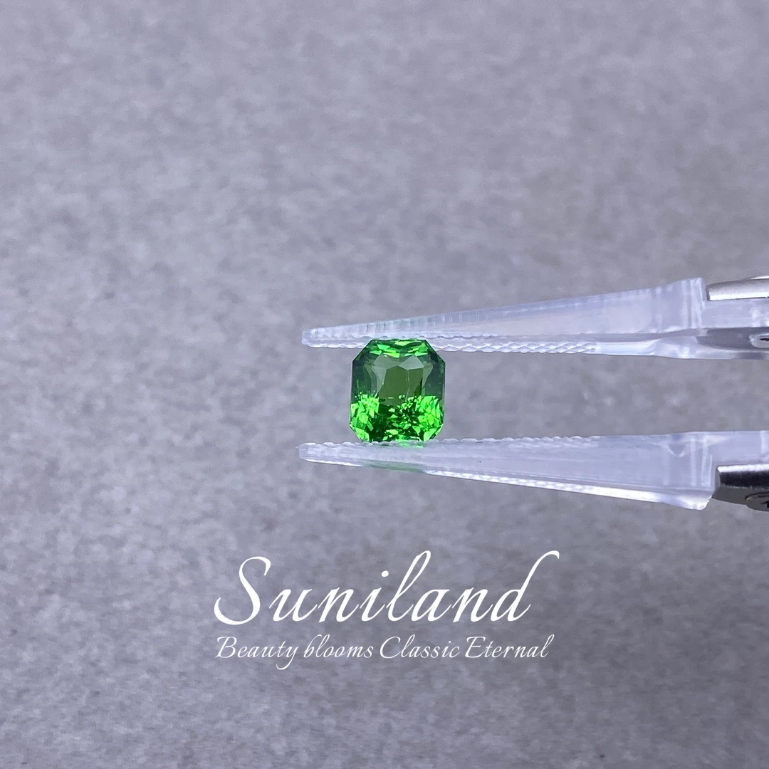 H52-FJ-1.61ct雷迪恩形波西尼亚绿沙弗莱(石榴石)/00982500