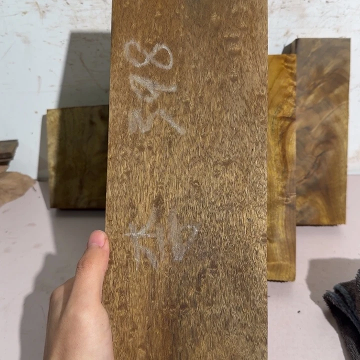 李***）金丝楠木花纹小料398