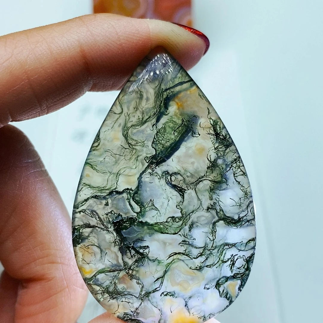 玛瑙/玉髓颈饰未镶嵌云****)