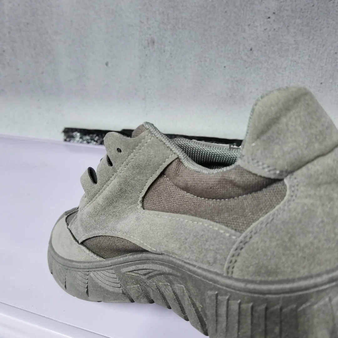 轻便减震男透气透气黑金跑步鞋男士时尚欧若动感风