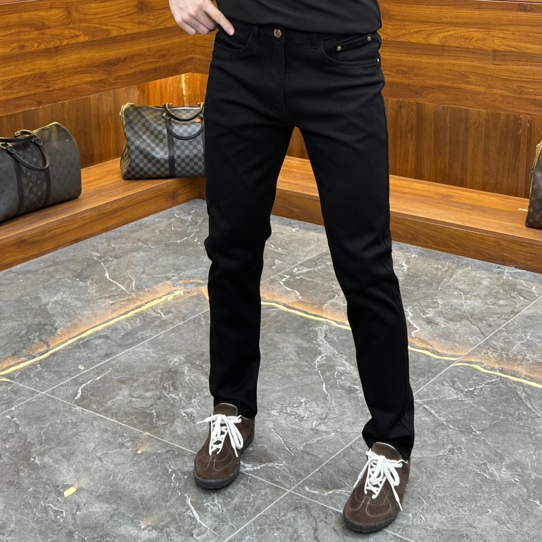 2025春季新款时尚休闲百搭净版黑色皮牌男士小脚牛仔裤8837