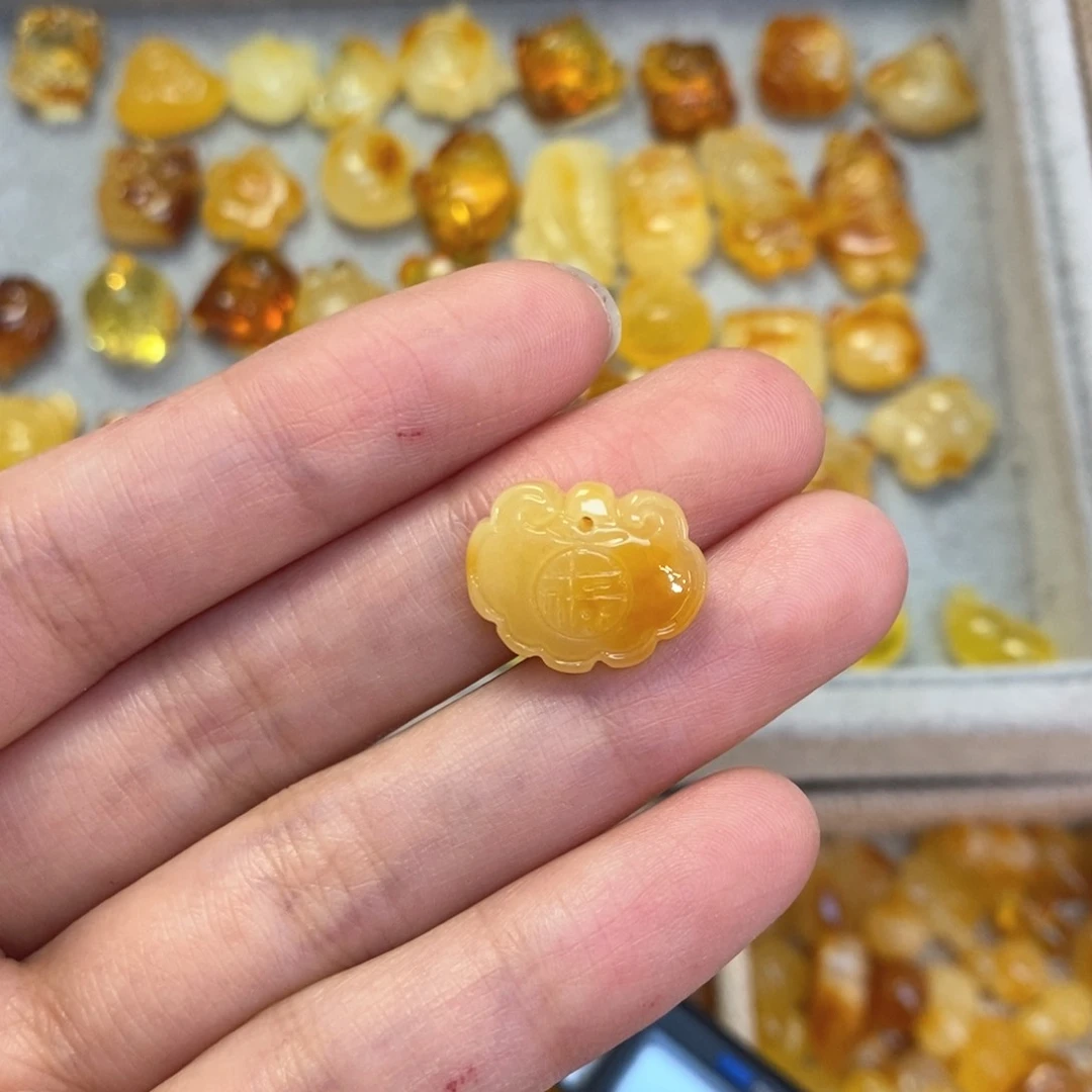 蜜蜡颈饰未镶嵌平安锁