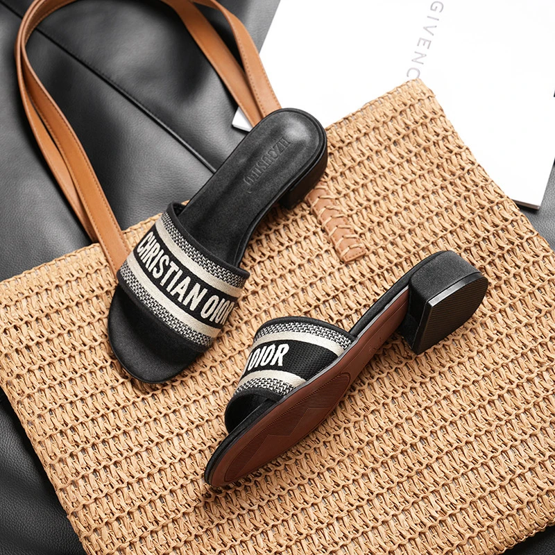 羊皮小香风粗跟拖鞋女外穿2025年夏季新款中跟3厘米时尚百搭刺绣