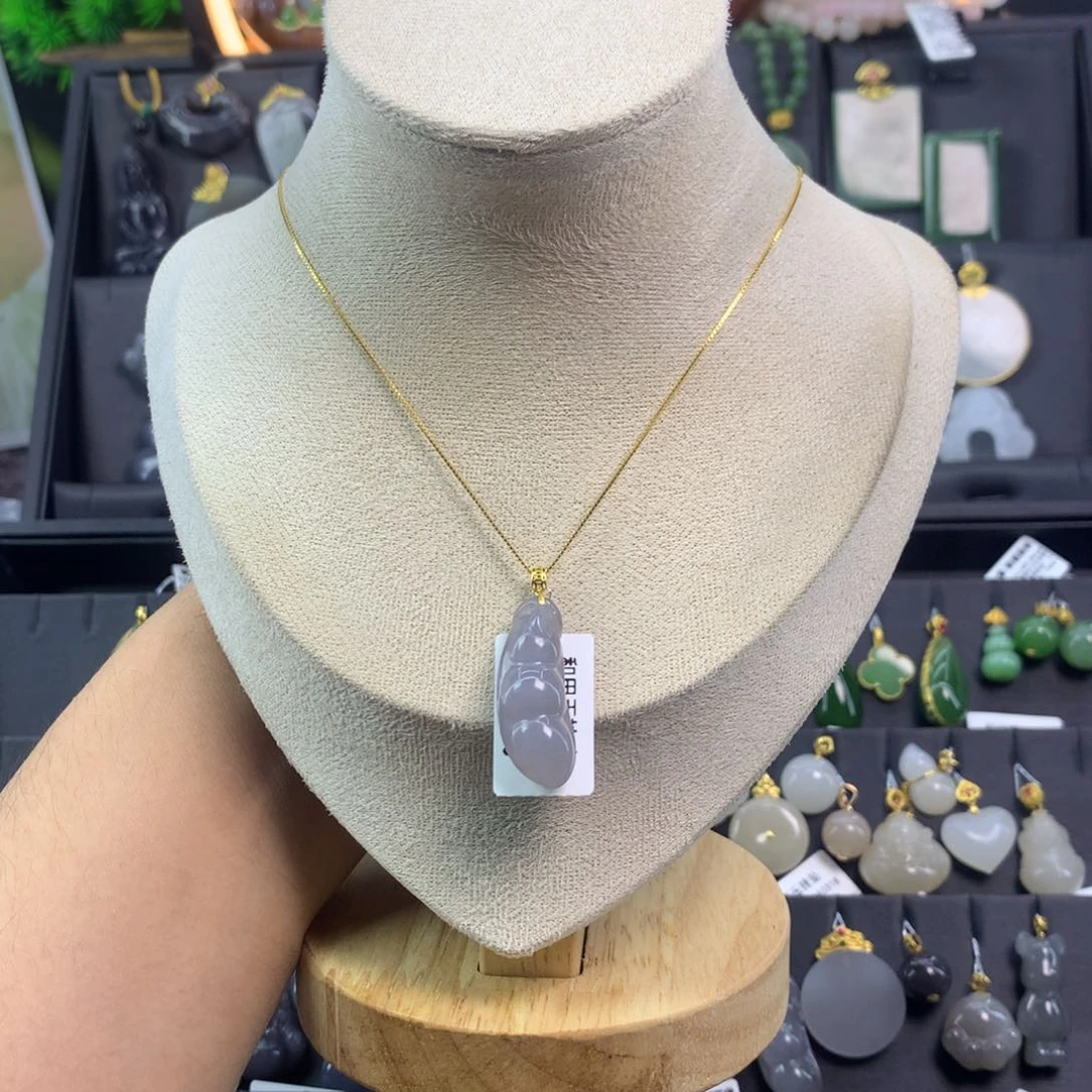 和田玉吊坠18K金镶嵌