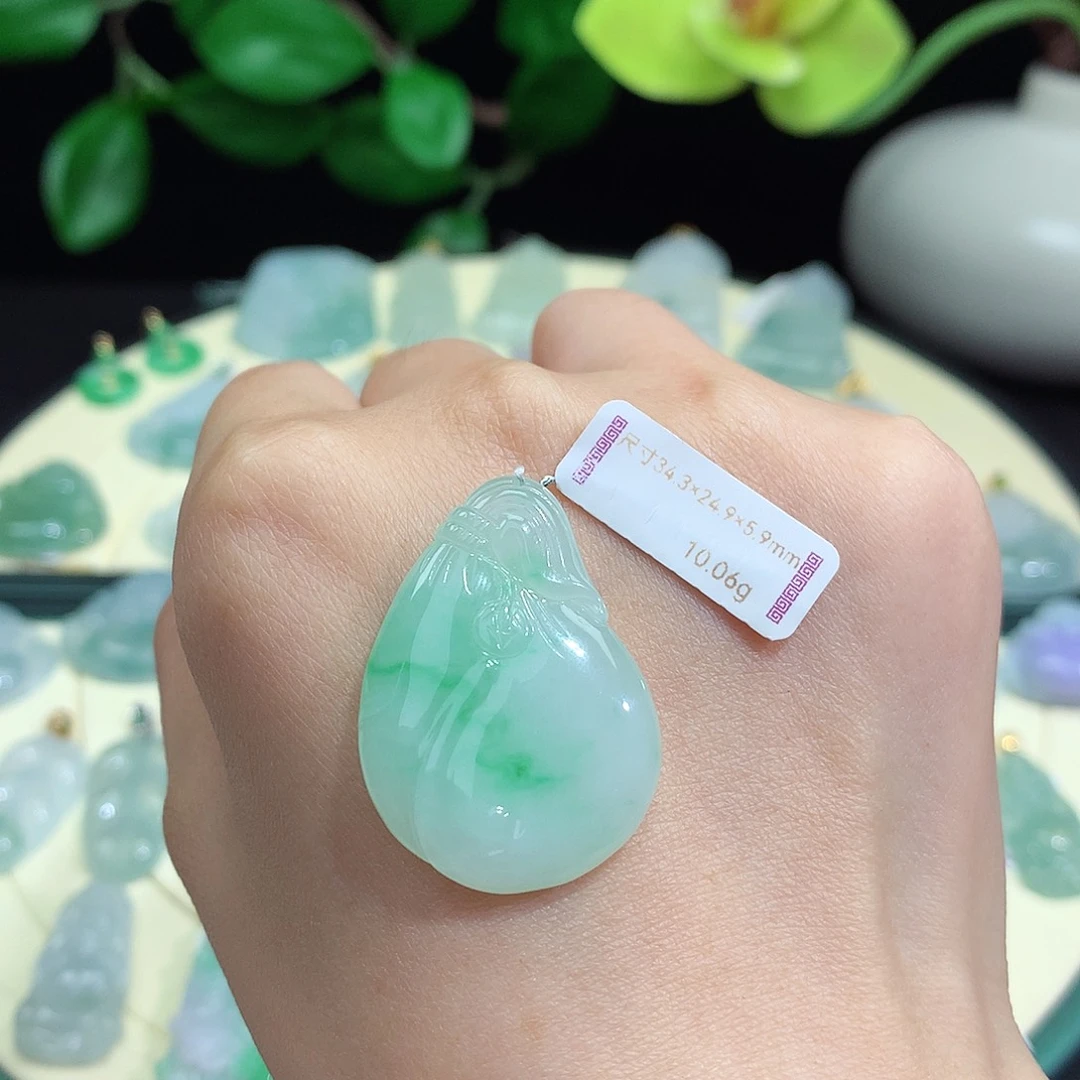 翡翠未镶嵌颈饰钱袋子
