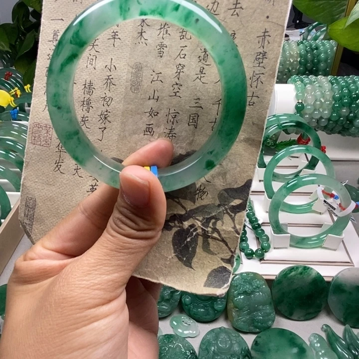 未镶嵌手镯石英质玉