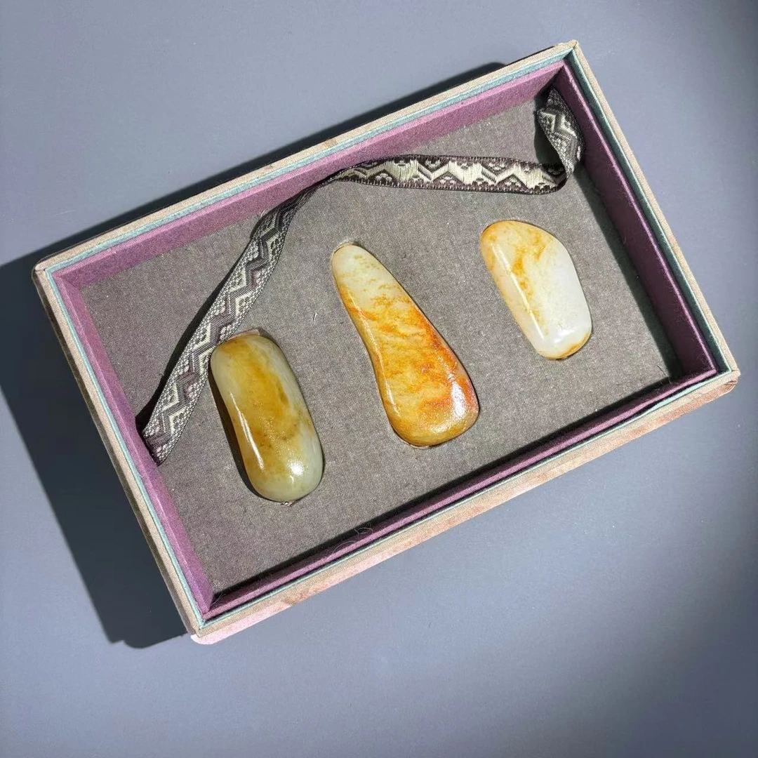 创汇和田玉原石一套