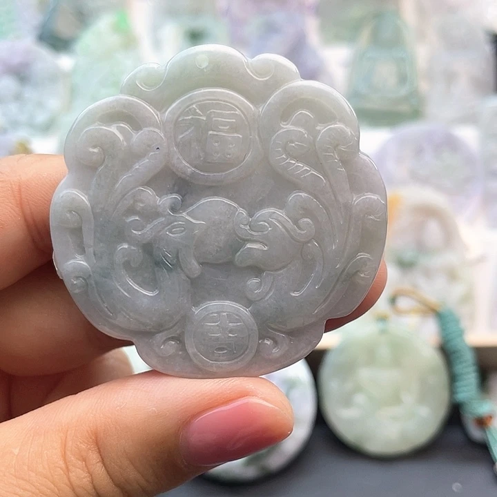 翡翠手镯未镶嵌天然翡翠