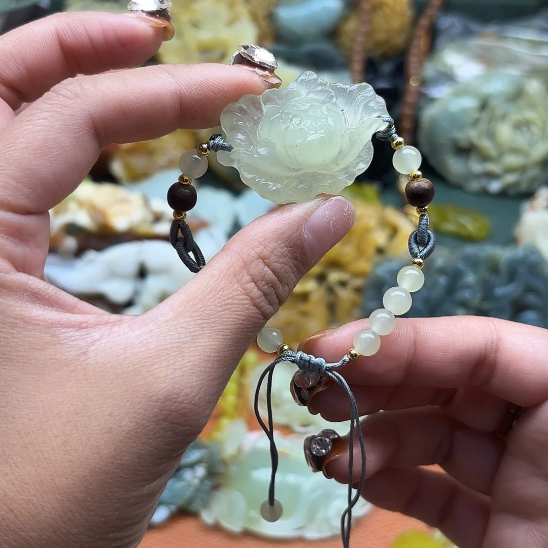 蛇纹石玉未镶嵌吊坠