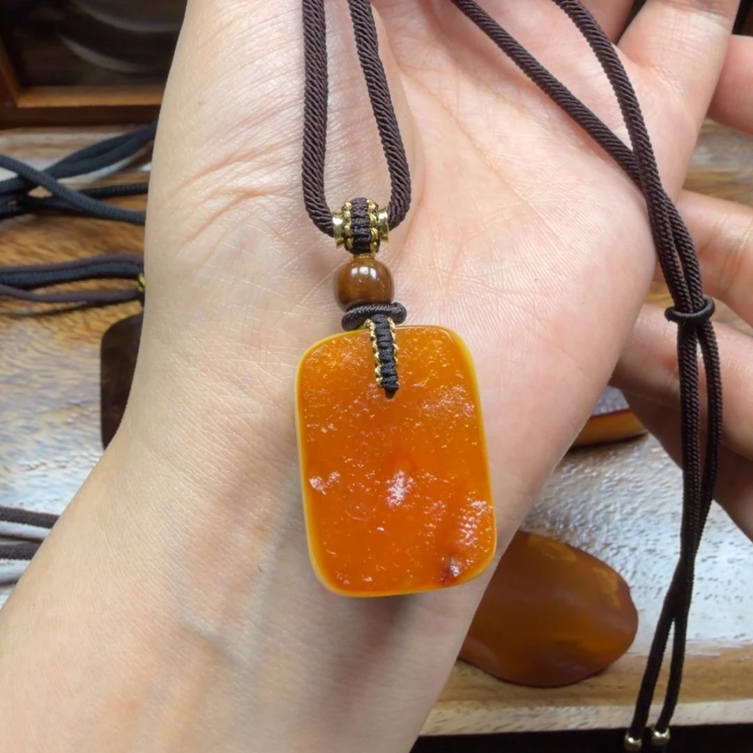琥珀未镶嵌吊坠(赠链)