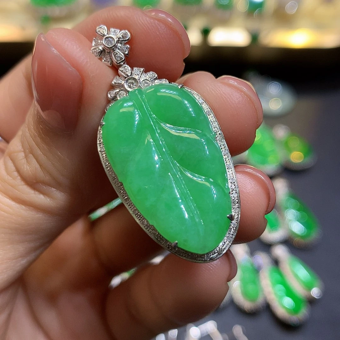 翡翠吊坠(不含链)18K金镶嵌