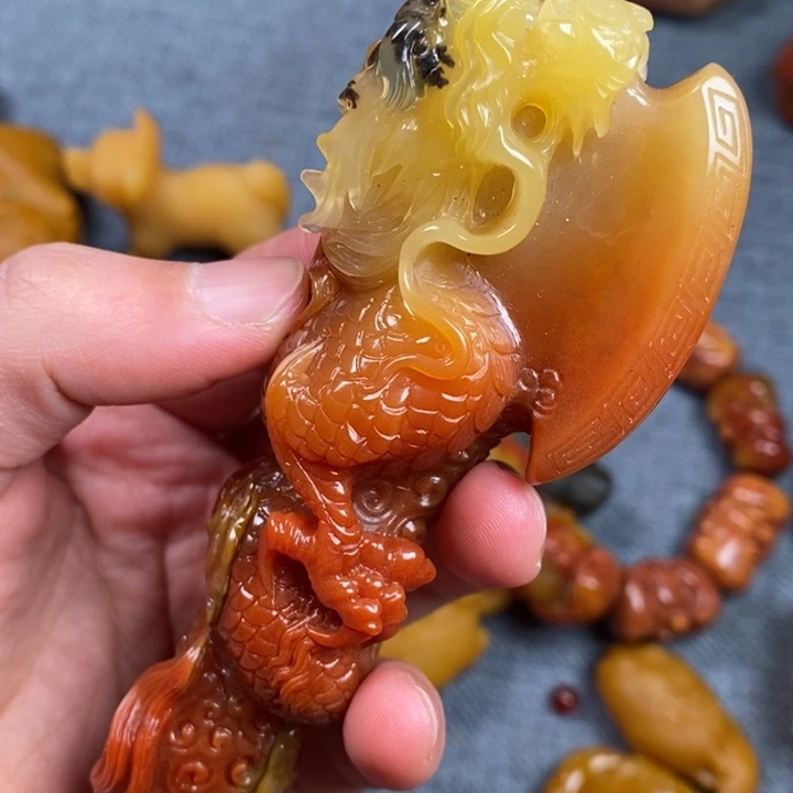 石英质玉（黄龙玉）合金颈饰