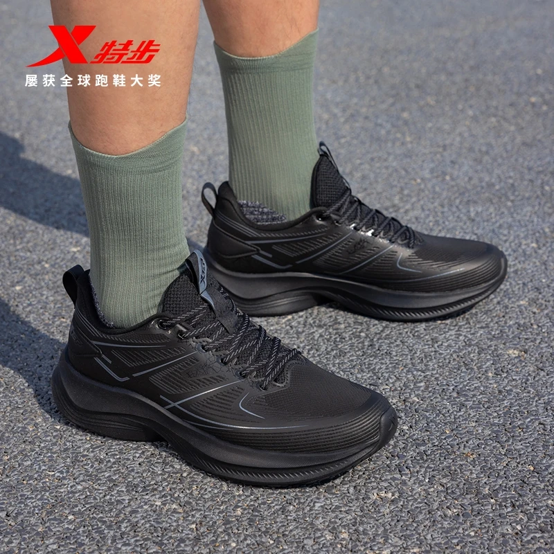 特步黑色跑步鞋男鞋2025秋季新款通勤上班纯黑运动鞋轻便跑鞋男鞋