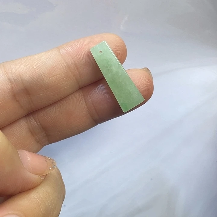 翡翠未镶嵌颈饰无事长牌