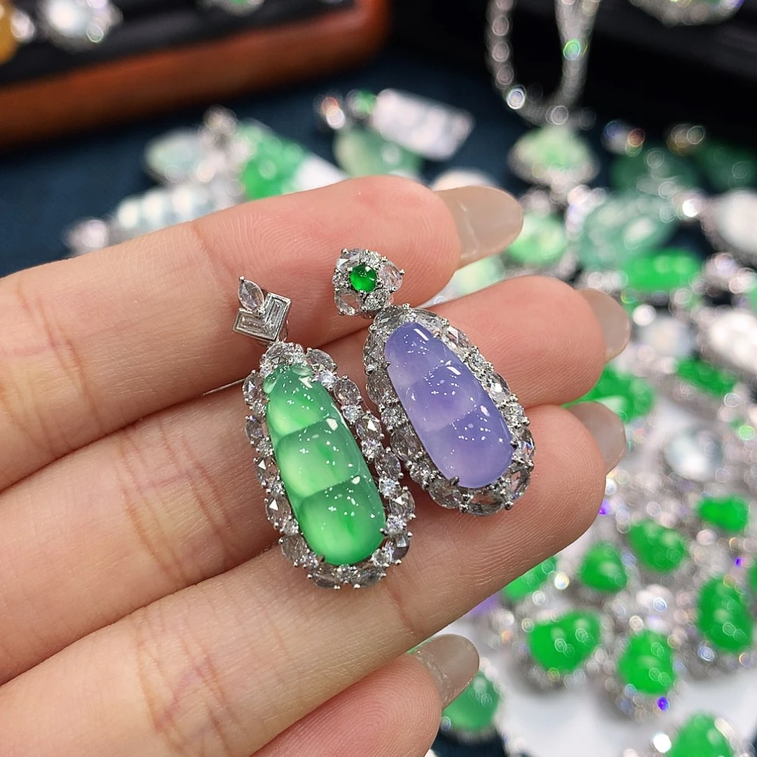 翡翠18K金镶嵌颈饰随机发货