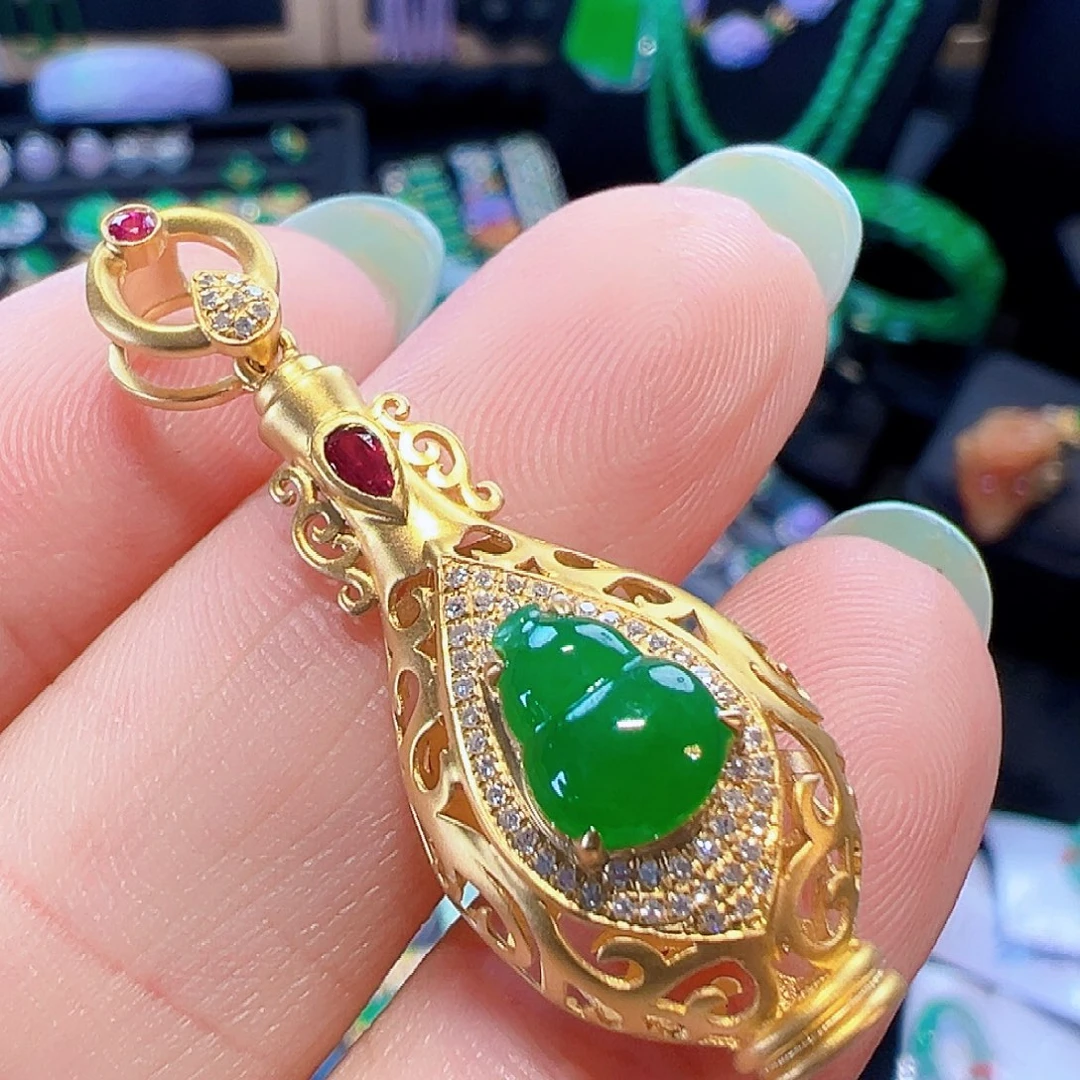 翡翠18K金镶嵌颈饰签收后24小时鉴赏期