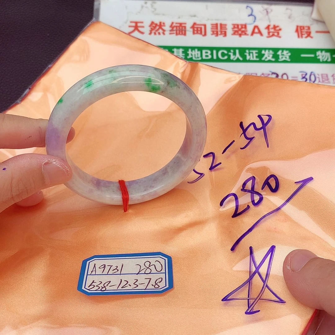 翡翠手镯未镶嵌我
