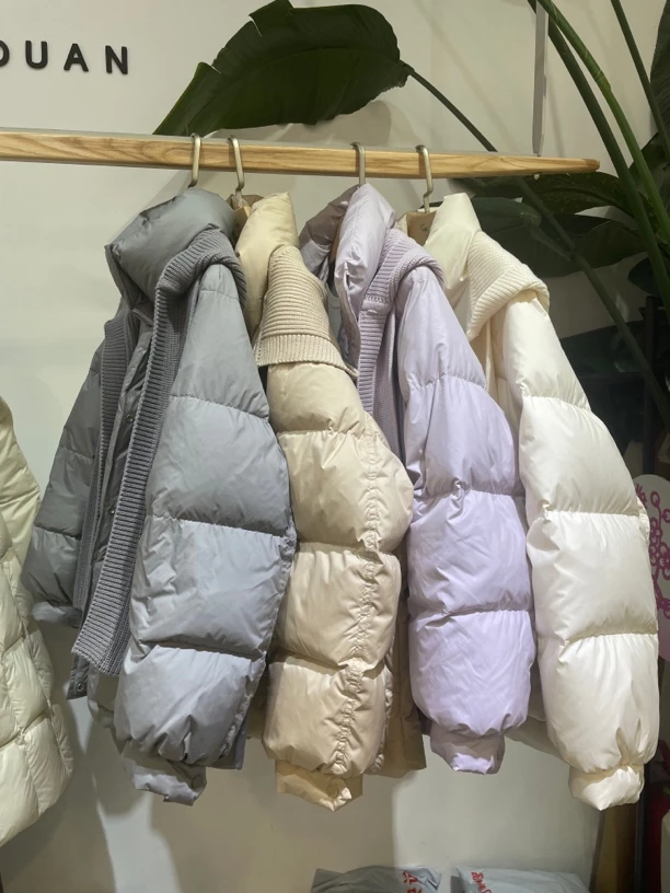 PD2024冬款时尚百搭一手长可脱卸帽羽绒服P4A343272Y03-1599P