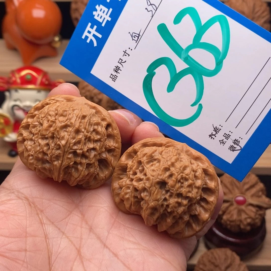 文玩核桃把件38尺血麒麟 满肉