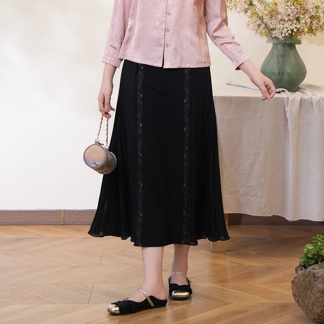 布符2025年春季新款原创设计黑褶裥刺绣马面裙休闲女半身裙MCBQ3