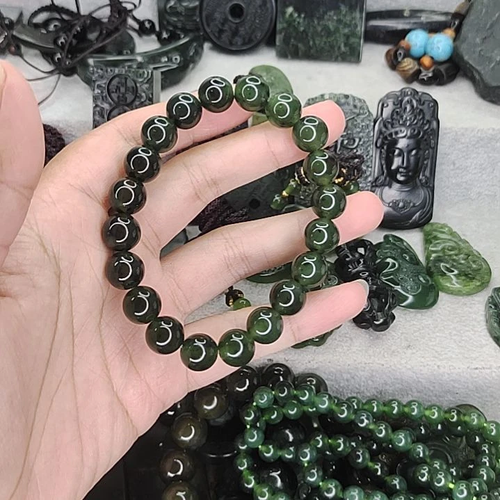 未镶嵌蛇纹石玉吊坠